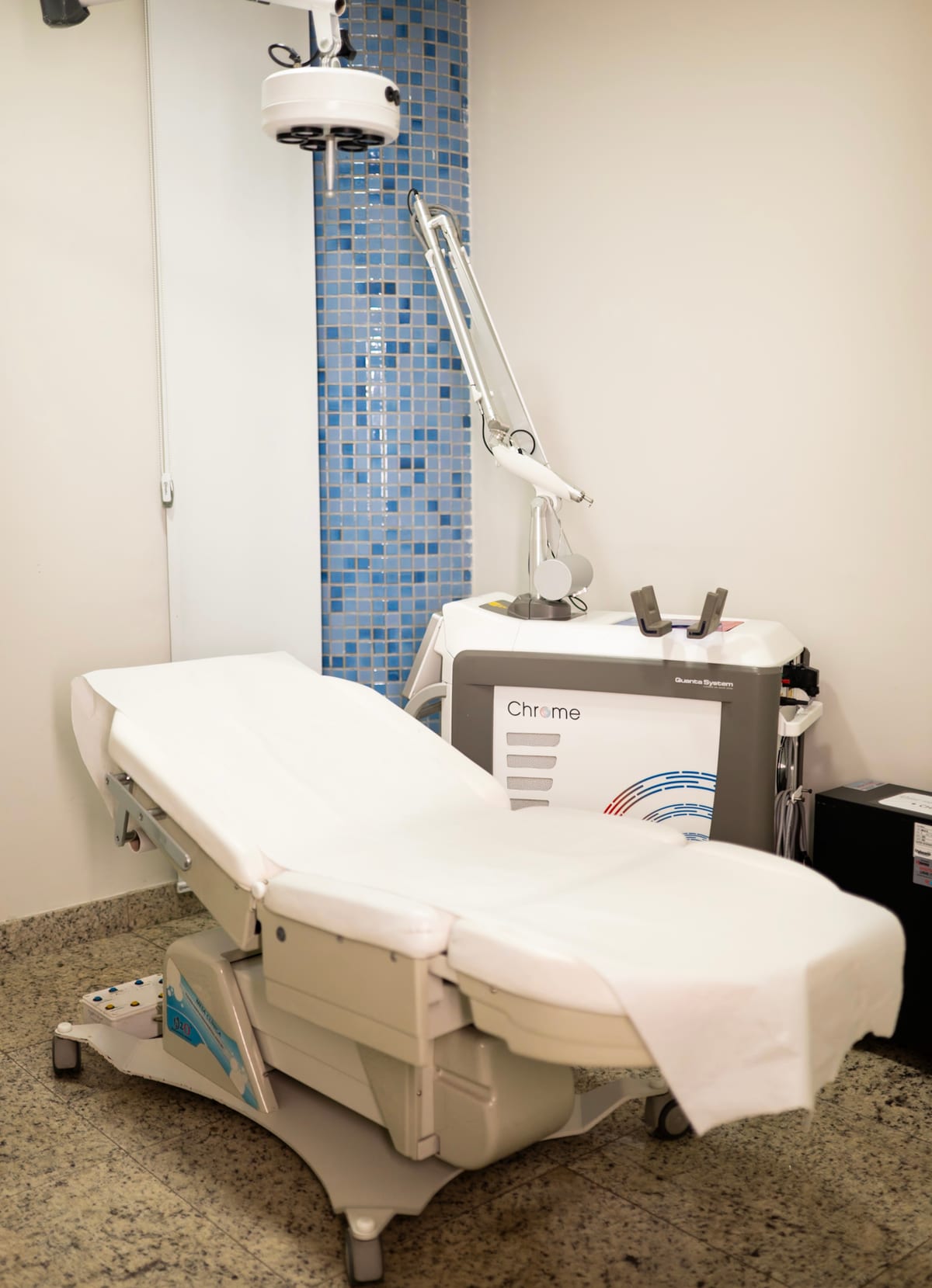 Sala de procedimentos da Clínica Dermos
